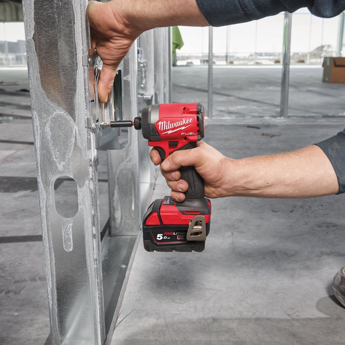 Milwaukee M18FID3100P-502P 18V FUEL Brushless 1/4" Impact Driver with 2 x 5.0Ah Batteries, Charger, Packout Case & Accessories Set 4933499037